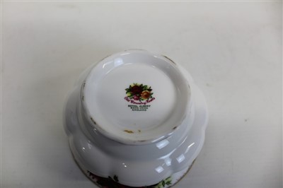 Lot 2106 - Royal Albert Old Country Roses tea and dinner service (91 pieces)