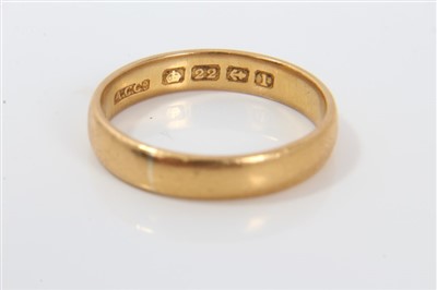 Lot 3225 - Gold (22ct) wedding ring. Size Q