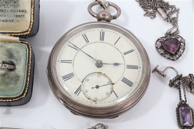 Lot 3227 - Group of antique and later jewellery to include a Victorian silver pocket watch, Victorian white metal long chain, various silver brooches and other jewellery