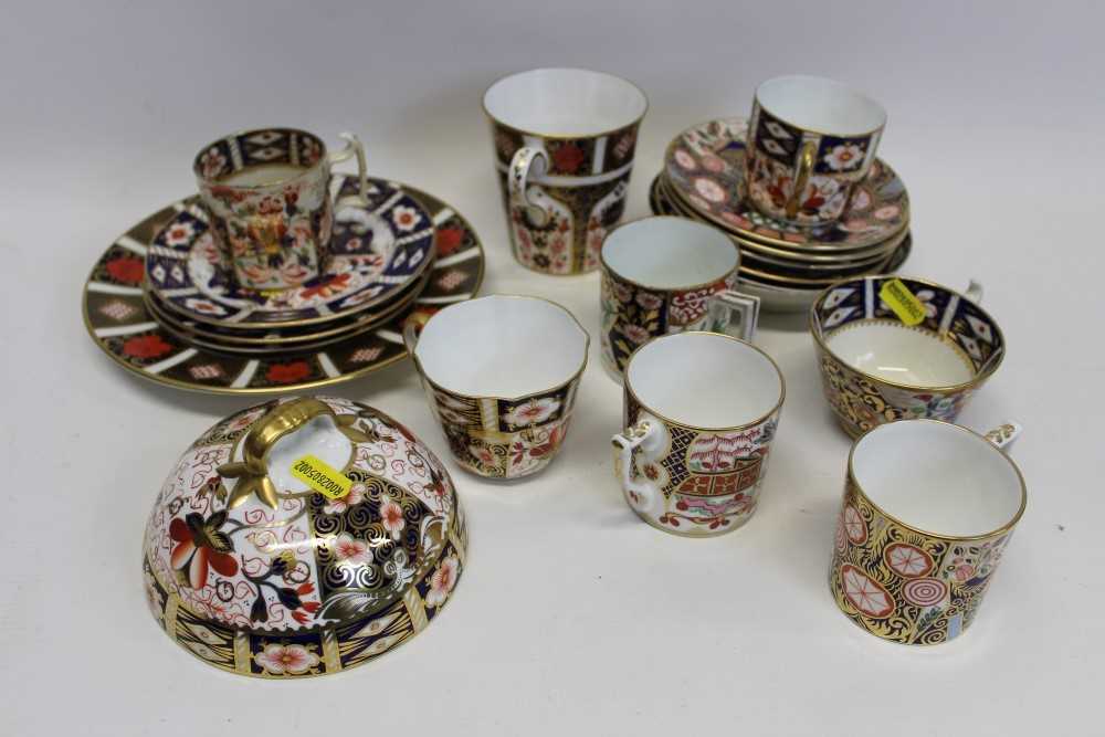 Lot 28 - Selection of Royal Crown Derby Imari pattern teaware and plates (18 pieces)