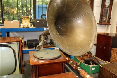 Lot 3536 - Early 20th century wind-up gramophone in a mahogany veneered case with brass horn