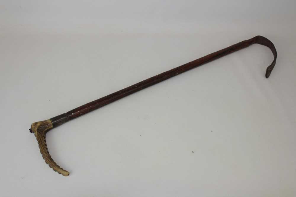 Lot 838 - Early 20th century silver mounted Swaine & Co, London hunting whip with horn handle