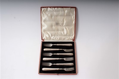 Lot 489 - 1940s set of six silver fruit forks in a fitted case. (Sheffield 1945) maker GS/RS