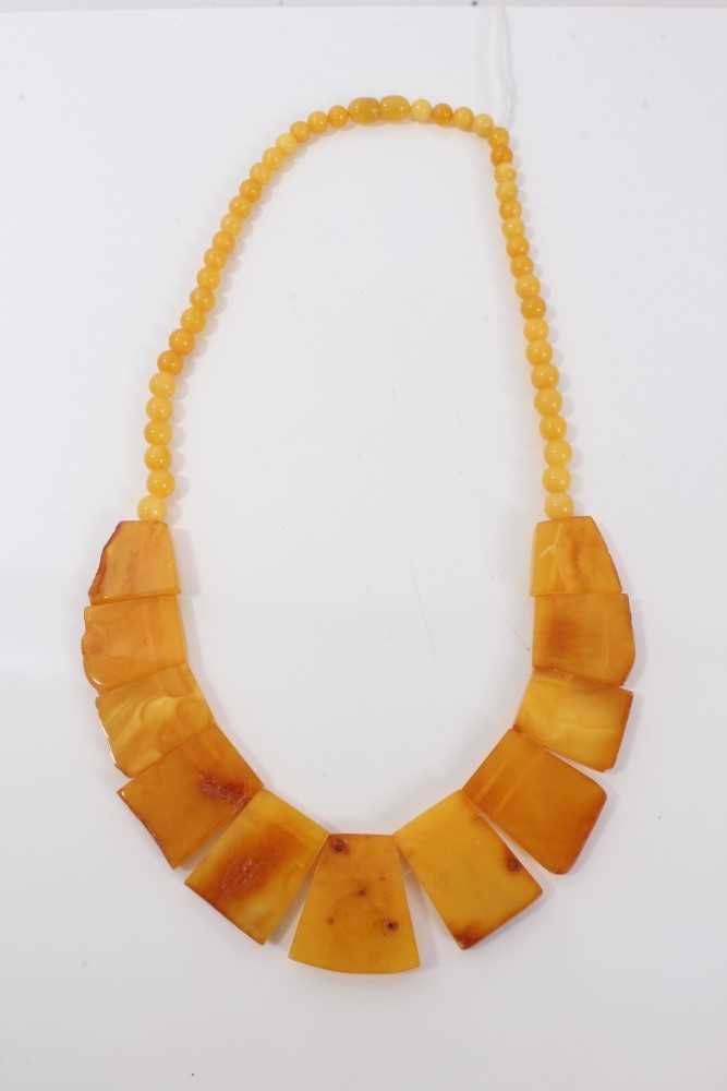 Lot 3206 - Art Deco amber panel and bead necklace