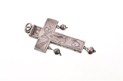 Lot 718 - Early 18th C. English silver cross - marked A.F.