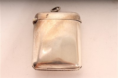 Lot 472 - Early George V silver vesta of plain rectangular form, with hinged cover and suspension ring