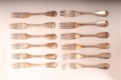 Lot 366 - Set of twelve George IV silver fiddle pattern dinner forks, London 1821