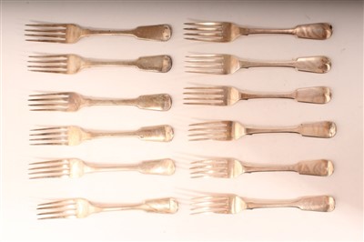 Lot 367 - Set of twelve George IV silver fiddle pattern dessert forks, London 1821