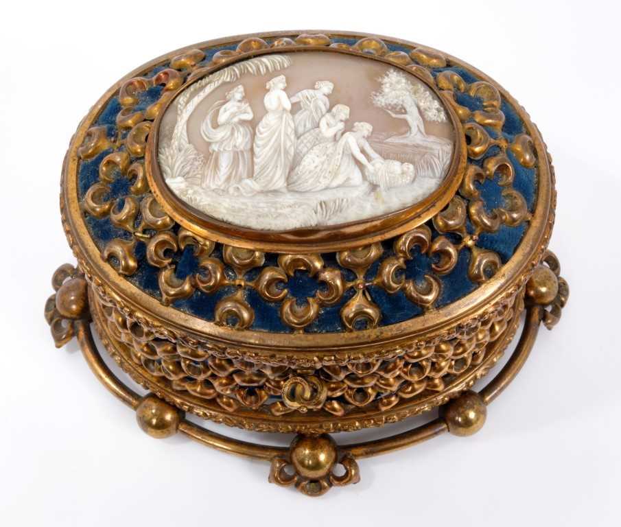 Lot 926 - 19th century Continental casket with shell cameo inset cover