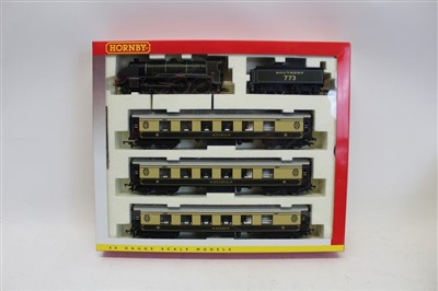 Lot 2808 - Railway – Hornby 00 gauge The White Pullman Train Pack R2797M, in original box