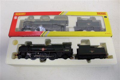 Lot 2812 - Railway – Hornby 00 gauge BR Green 9F Evening Star no. 92220 R2785, BR 4-6-2 ‘Clan Line’ Merchant Navy Class R2169, both boxed (2)