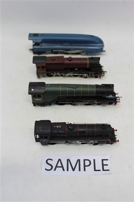 Lot 2820 - Railway – 00 gauge selection of unboxed locomotives, carriages and coaches – including Hornby Mainline and others, plus a selection of display locomotives on plinths