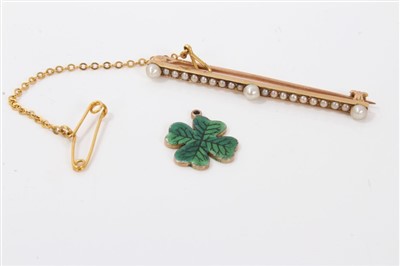 Lot 3238 - Victorian gold (15ct) seed pearl bar brooch and a gold (9ct) green enamel four leaf clover lucky charm (2)