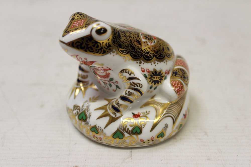 Lot 2039 - Royal Crown Derby limited edition paperweight – Old Imari Frog