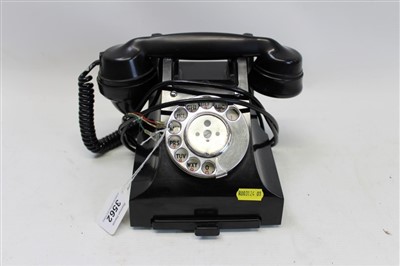 Lot 3562 - Vintage black Bakelite telephone