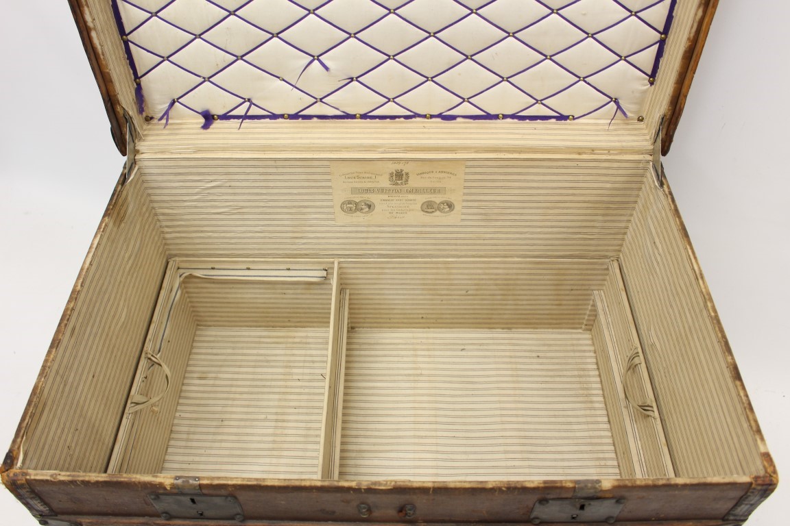 Louis Vuitton Capaign Trunk Day Bed 1885 [3000x2072] : r/ArtefactPorn