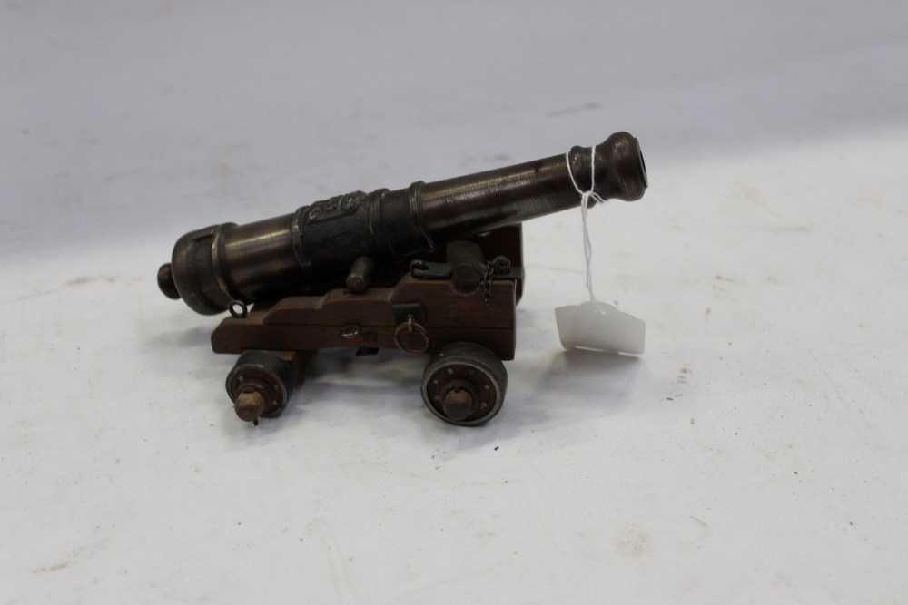 Lot 3822 - Model naval cannon