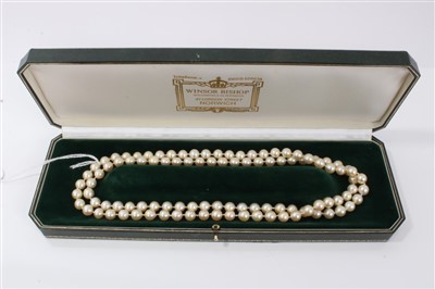 Lot 593 - Cultured pearl necklace