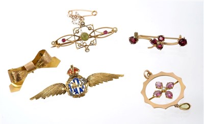 Lot 633 - Pendant and four broaches