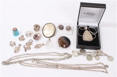 Lot 3274 - Group silver and white metal jewellery