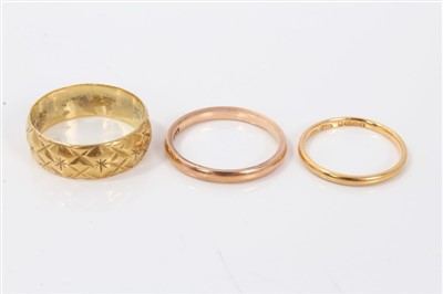 Lot 3258 - 18ct yellow gold wedding ring, thin 22ct gold wedding ring and a 9ct gold wedding ring (3)