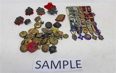 Lot 3587 - 9ct gold Independent Order of Oddfellows Masonic jewel, together with a collection of silver Masonic jewels and some other metal and a miscellaneous selection of military buttons and badges with an...