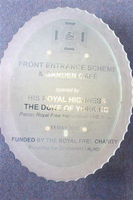 Lot 178 - Etched glass wall plaque – Royal Free Hospital London – Front Entrance Scheme and Garden Cafe Opened by His Royal Highness