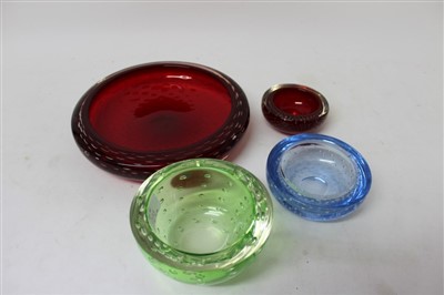 Lot 2125 - Four Whitefriars circular bowls with controlled bubble decoration