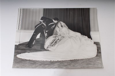 Lot 101 - The Wedding of The Prince and Princess of Wales 1981, collection of official wedding and press photographs