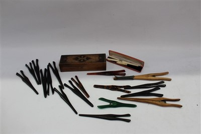 Lot 3682 - Collection of Victorian and later glove stretchers – including ebony, tortoiseshell, Bakelite, ivorine, etc (35+)