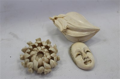 Lot 3689 - Meiji period Japanese carved ivory netsuke