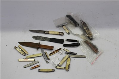 Lot 3697 - Collection of approximately twenty-eight vintage penknives and other knives