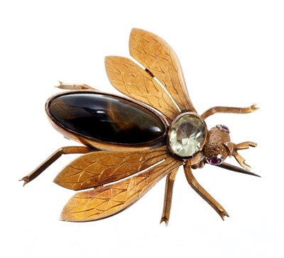 Lot 673 - Victorian yellow metal brooch in the form of a bee