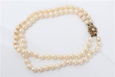 Lot 3317 - Cultured Pearl choker necklace