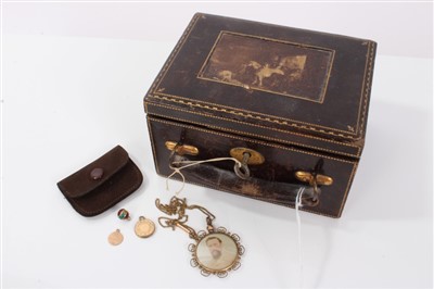 Lot 3318 - Victorian small tooled leather jewellery box