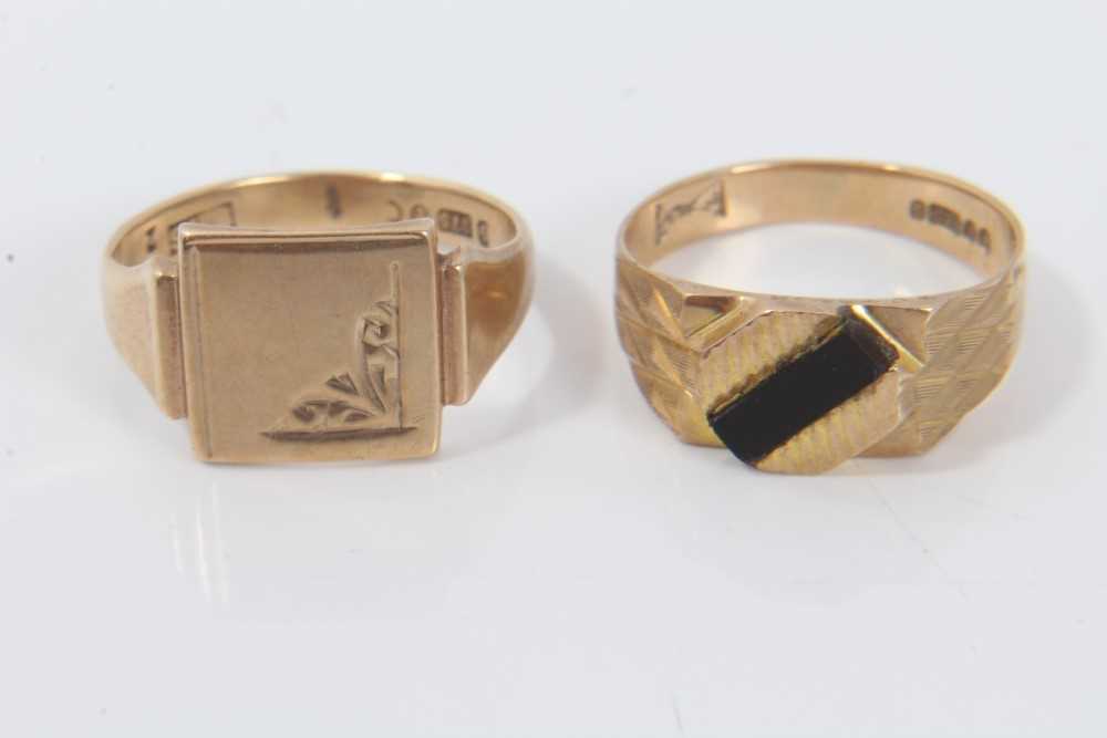 Lot 3347 - Two 9ct gold signet rings