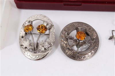 Lot 3331 - Group silver jewellery