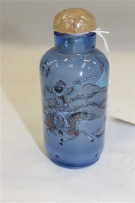 Lot 3776 - An old Chinese reverse painted blue glass snuff bottle decorated with a battle scene, 9.5cm high