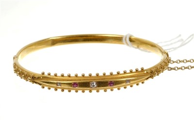 Lot 630 - Victorian gold hinged bangle