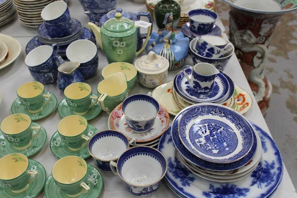 Lot 2221 - Mintons Solano Ware coffee set (15 pieces) and Fenton blue and white tea
set (19 pieces)