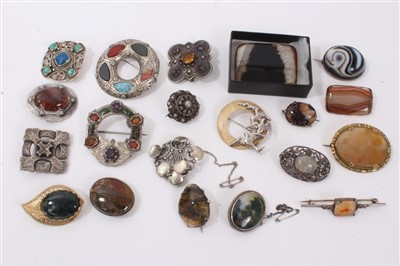 Lot 3333 - Collection of silver and white metal brooches