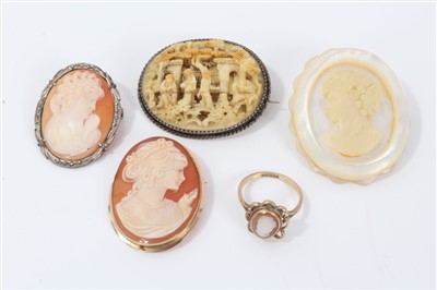 Lot 3334 - Gold (9ct) cameo ring, three cameo brooches and Chinese carved ivory brooch (5)