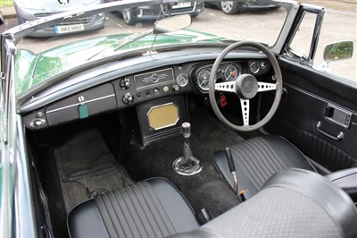 Lot 2952 - 1971 MGB Roadster, Reg. No. EKH 775J, finished in British Racing Green with a Black Vinyl interior