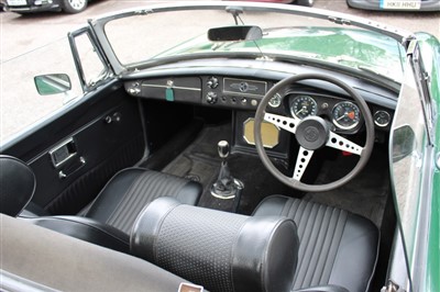 Lot 2952 - 1971 MGB Roadster, Reg. No. EKH 775J, finished in British Racing Green with a Black Vinyl interior