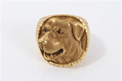 Lot 3424 - Spanish gold ring with Labrador dog head design