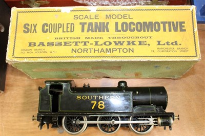 Lot 2906 - Railway – ‘0’ gauge Bassett-Lowke clockwork locomotive 0-6-0 Southern Region 3305/0, Hornby no. 2 Signal Arm 42360, Flat Truck R160, no. 1 Passenger Coach 42120, all boxed, plus some unboxed carria...