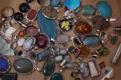 Lot 3408 - Collection of silver and gem set jewellery