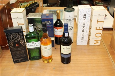 Lot 3811 - Selection of various whiskies and champagnes – including Laphroaig, Chivas Regal, Moet & Chandon, plus others