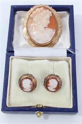 Lot 3413 - Carved shell cameo brooch in 9ct gold mount and matching earrings