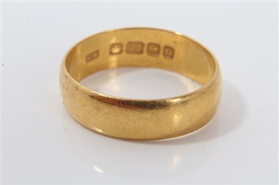 Lot 3431 - Gold (22ct) wedding ring, size M